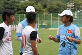 Thua Vissel Kobe 1-5, HLV Miura chê các học trò yếu về khả năng “đánh chặn”