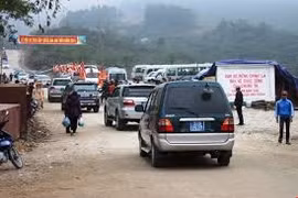 5 cán bộ Bảo hiểm xã hội Hà Nội đi lễ ở Hưng Yên trong giờ hành chính