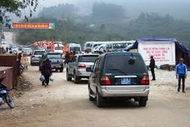 Công bố danh tính quan chức ngành Công Thương cùng cấp dưới trốn việc đi lễ chùa