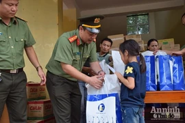 Tích cực hỗ trợ nhân dân vùng lũ, Báo An ninh Thủ đô nhận Bằng khen của Bộ trưởng TT&TT