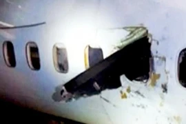 Hút chết khi cánh quạt máy bay đâm xuyên cabin