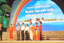 Thêm 1 tỷ đồng ủng hộ cho chương trình vì biên giới, biển đảo Tổ quốc