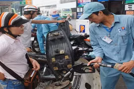 Giá xăng giảm thêm 30 đồng từ 18h tối nay