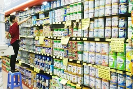 Thay tên đổi họ, 30 sản phẩm sữa vẫn bị áp giá trần