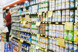 Thay tên đổi họ, 30 sản phẩm sữa vẫn bị áp giá trần