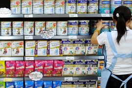 Công bố đường dây nóng tiếp nhận vướng mắc liên quan đến bình ổn giá sữa