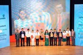 Vietcombank tiếp tục lọt vào Top 50 Doanh nghiệp kinh doanh hiệu quả nhất