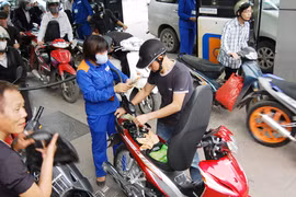 Giá xăng giảm thêm 150 đồng/lít