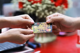 Khoảng 2 triệu thẻ tín dụng đang lưu hành tại Việt Nam