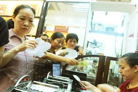 Giá vàng tăng mạnh, chênh lệch nới rộng