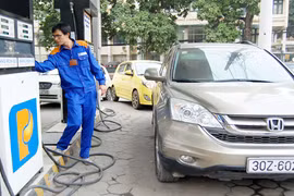Bất ngờ tăng giá xăng thêm hơn 200 đồng
