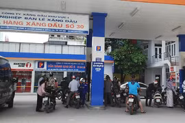 Liên bộ Tài chính - Công Thương yêu cầu giữ nguyên giá xăng