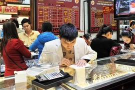 Giá vàng đồng loạt tăng nhẹ