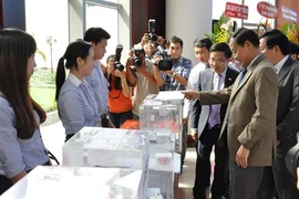 Cổ phiếu Tập đoàn Dệt may chào sàn với giá 11.000 đồng