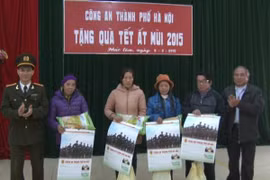 CATP.Hà Nội tặng quà đồng bào công giáo có hoàn cảnh khó khăn