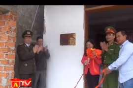 Khánh thành nhà tình nghĩa cho mẹ Việt Nam anh hùng