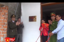 Khánh thành nhà tình nghĩa cho mẹ Việt Nam anh hùng
