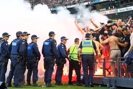 Nghiêm khắc xử lý các hành vi quá khích của cổ động viên 