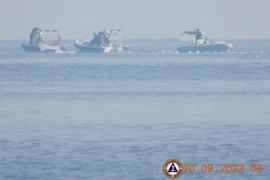 Philippines tố Trung Quốc lập 'hàng rào nổi' ở Biển Đông