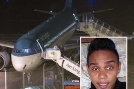 Nuốt 0,8kg cocaine, hành khách nổi điên cắn người trên máy bay trước khi chết 