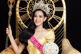 Nhan sắc Hoa hậu Đỗ Thị Hà sau một tháng đăng quang