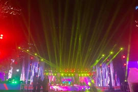 Ấn tượng “Vũ khúc ánh sáng” chào năm mới 2021