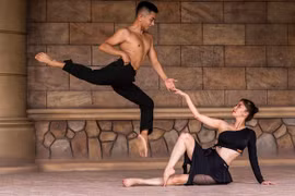 Khánh Thi: "Phan Hiển bay trên không trung, còn tôi dưới mặt đất" 