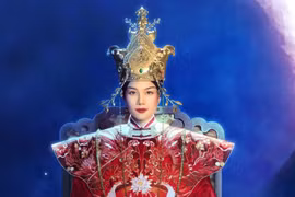 Tiết lộ đầu tiên về bộ phượng bào mà Thanh Hằng mặc khi đóng Thái hậu Dương Vân Nga