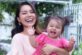 Ngọc Anh đưa con gái nhỏ 1 tuổi vào MV ca nhạc mới