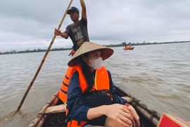 “Sao” Việt và những nghĩa cử đẹp ủng hộ đồng bào miền Trung 