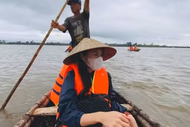 Nỗi ám ảnh của Thủy Tiên khi xông vào “tâm” lũ 