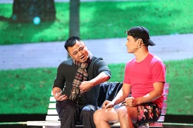 Xuân Bắc và Tự Long “đổi gió” sang làm MC