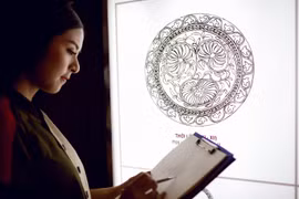 Ngọc Hân mang 37 chiếc áo dài họa tiết Lý – Trần lên sân khấu “Hoa hậu Việt Nam 2020” 