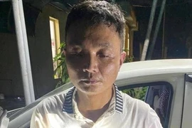 Kiểm tra chiếc xe ô tô gần nghĩa trang, phát hiện ma túy