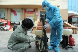 Phong tỏa tòa chung cư Hồ Gươm, nơi ở của bệnh nhân dương tính với SARS-CoV-2