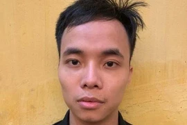 Nhân viên thử việc trộm đồ của đồng nghiệp lúc nửa đêm