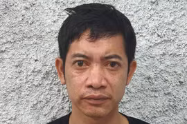 Kiểm tra nhà nghỉ, phát hiện đối tượng giấu đạn súng AK và ma túy