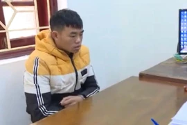 Tài xế ngụy trang 300kg pháo nổ bằng những cây vầu dài