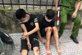 Ra đường không lý do, hai thanh niên "thông chốt" đâm xe vào cán bộ tự quản