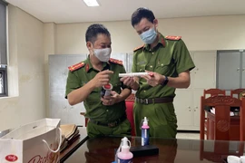 Phát hiện 30.000 sản phẩm chất phụ gia bảo vệ động cơ ô tô, xe máy có dấu hiệu giả