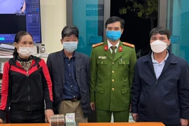 Giúp người dân tìm lại chiếc túi chứa gần 1 tỷ đồng