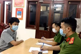 Mâu thuẫn tình cảm, người đàn ông cầm búa "choảng" đối thủ