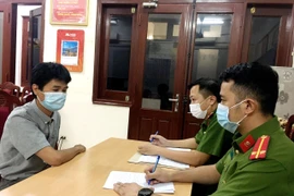 Mâu thuẫn tình cảm, người đàn ông cầm búa "choảng" đối thủ