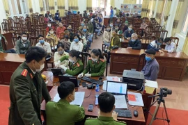 Về xã, xuống thôn làm căn cước công dân gắn chíp cho nhân dân