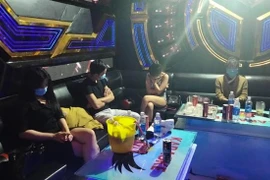 Hà Nội: 16 nam nữ "bay lắc" trong quán karaoke bất chấp lệnh cấm