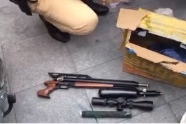 Cảnh sát 141 Hà Nội phát hiện nhiều phụ kiện súng, đạn