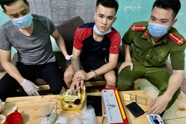 Thả chó dữ tấn công Cảnh sát để bỏ trốn khi bị vây bắt 