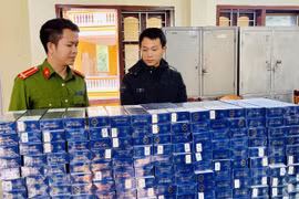 Bắt đối tượng vận chuyển 1.600 bao thuốc lá ngoại nhãn hiệu 555 nhập lậu 