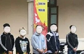 10 thanh thiếu niên tụ tập điều khiển xe máy lạng lách, 'bốc đầu'