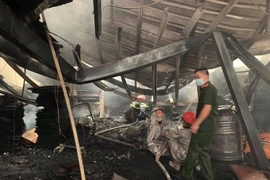 [Ảnh] Cận cảnh hiện trường vụ cháy nhà xưởng ở huyện Thạch Thất